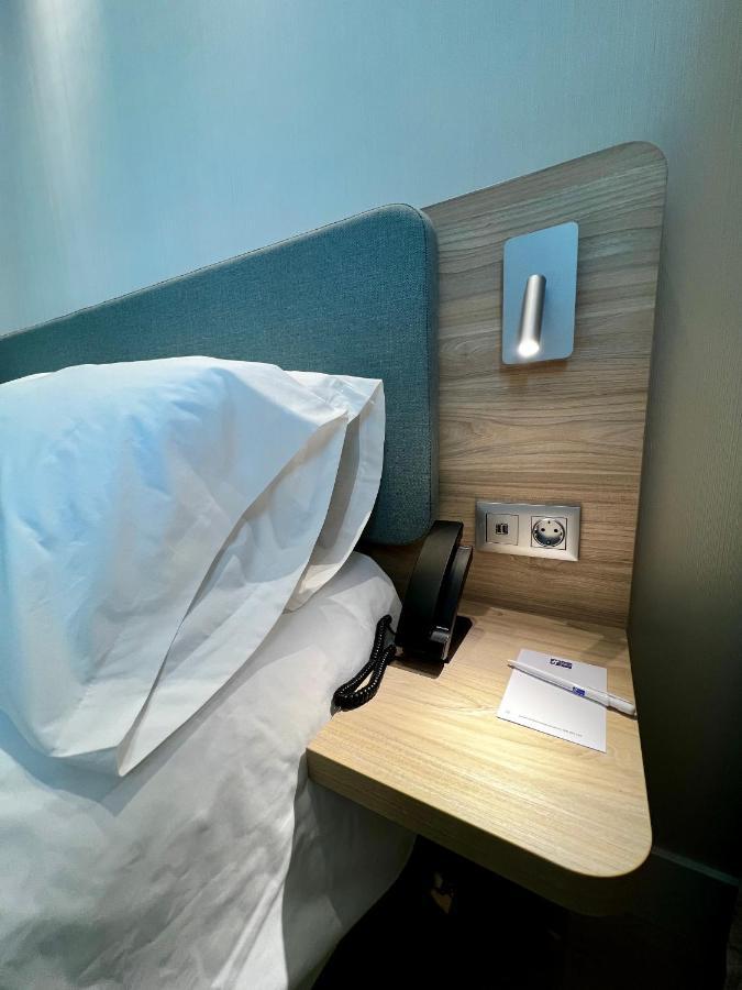 Holiday Inn Express - Madrid - Airport By Ihg Exterior photo