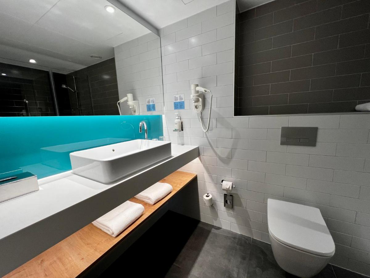Holiday Inn Express - Madrid - Airport By Ihg Exterior photo