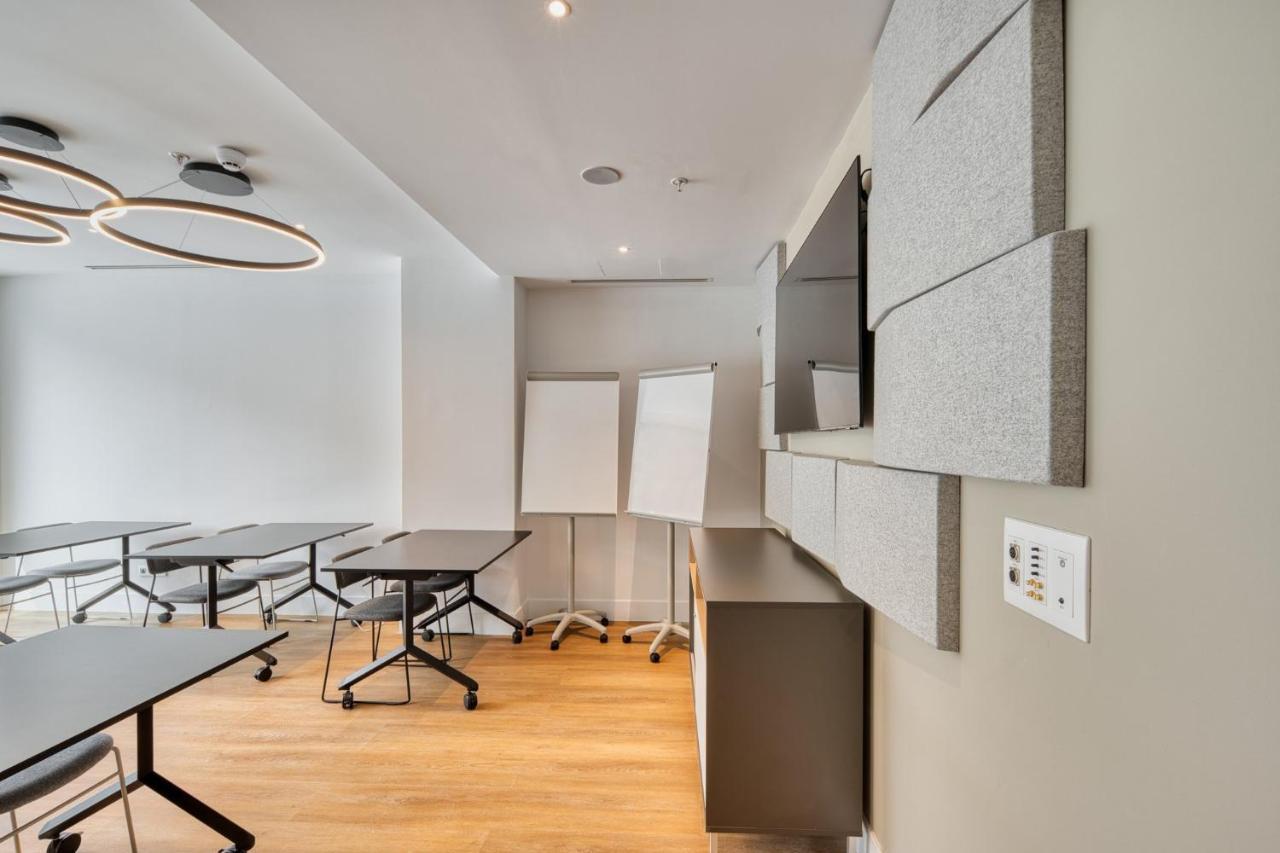 Holiday Inn Express - Madrid - Airport By Ihg Exterior photo
