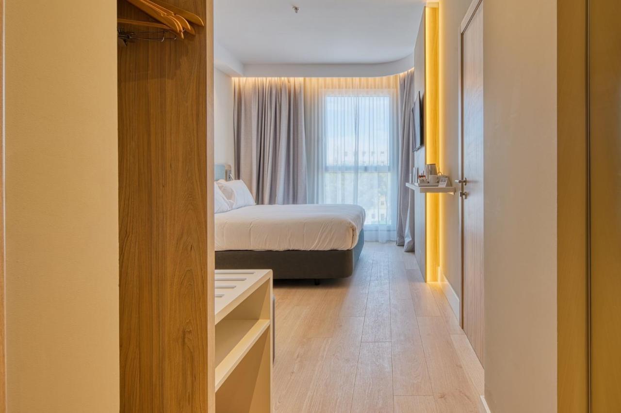 Holiday Inn Express - Madrid - Airport By Ihg Exterior photo