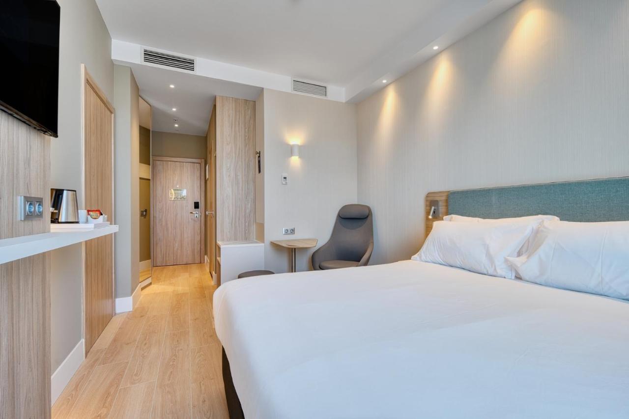 Holiday Inn Express - Madrid - Airport By Ihg Exterior photo