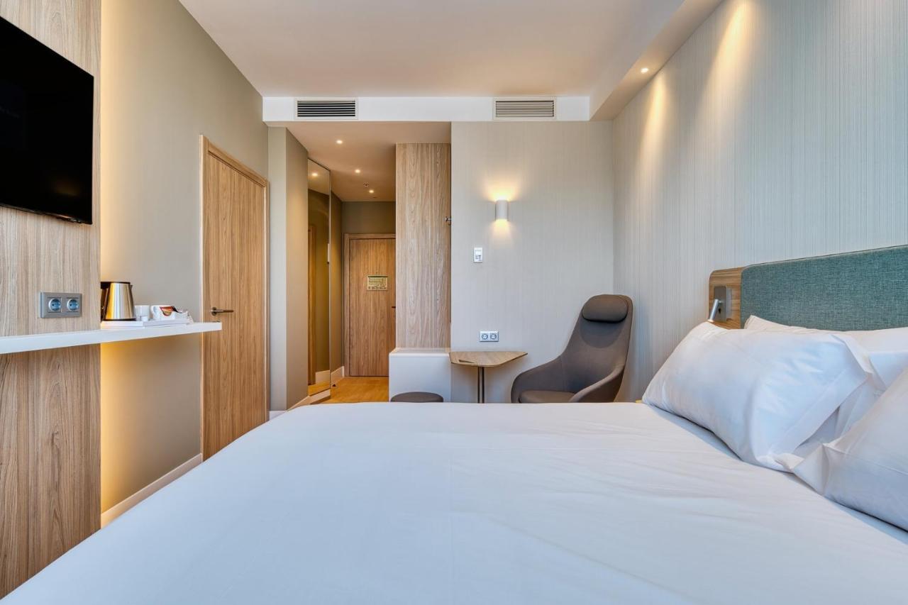 Holiday Inn Express - Madrid - Airport By Ihg Exterior photo