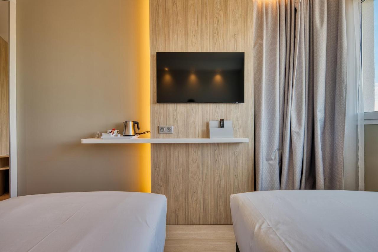 Holiday Inn Express - Madrid - Airport By Ihg Exterior photo