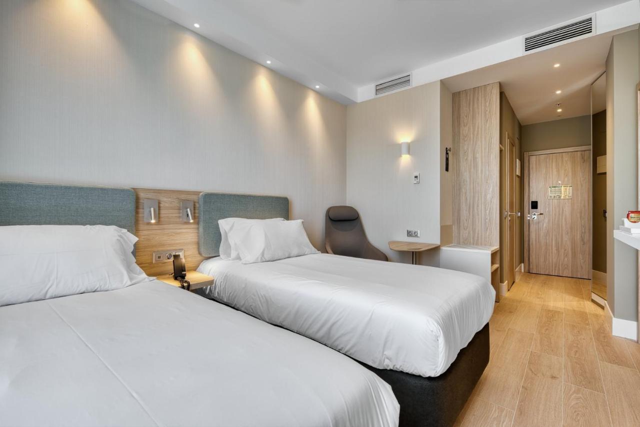 Holiday Inn Express - Madrid - Airport By Ihg Exterior photo