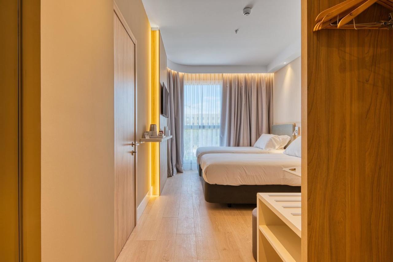 Holiday Inn Express - Madrid - Airport By Ihg Exterior photo