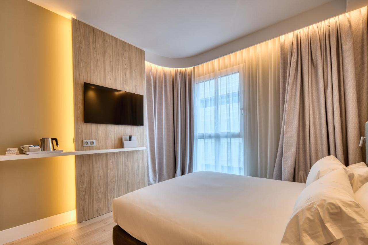Holiday Inn Express - Madrid - Airport By Ihg Exterior photo