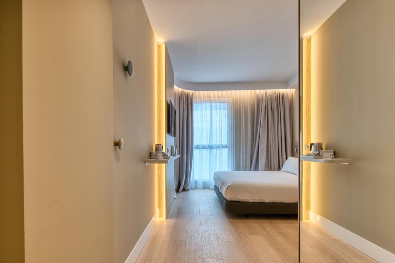 Holiday Inn Express - Madrid - Airport By Ihg Exterior photo