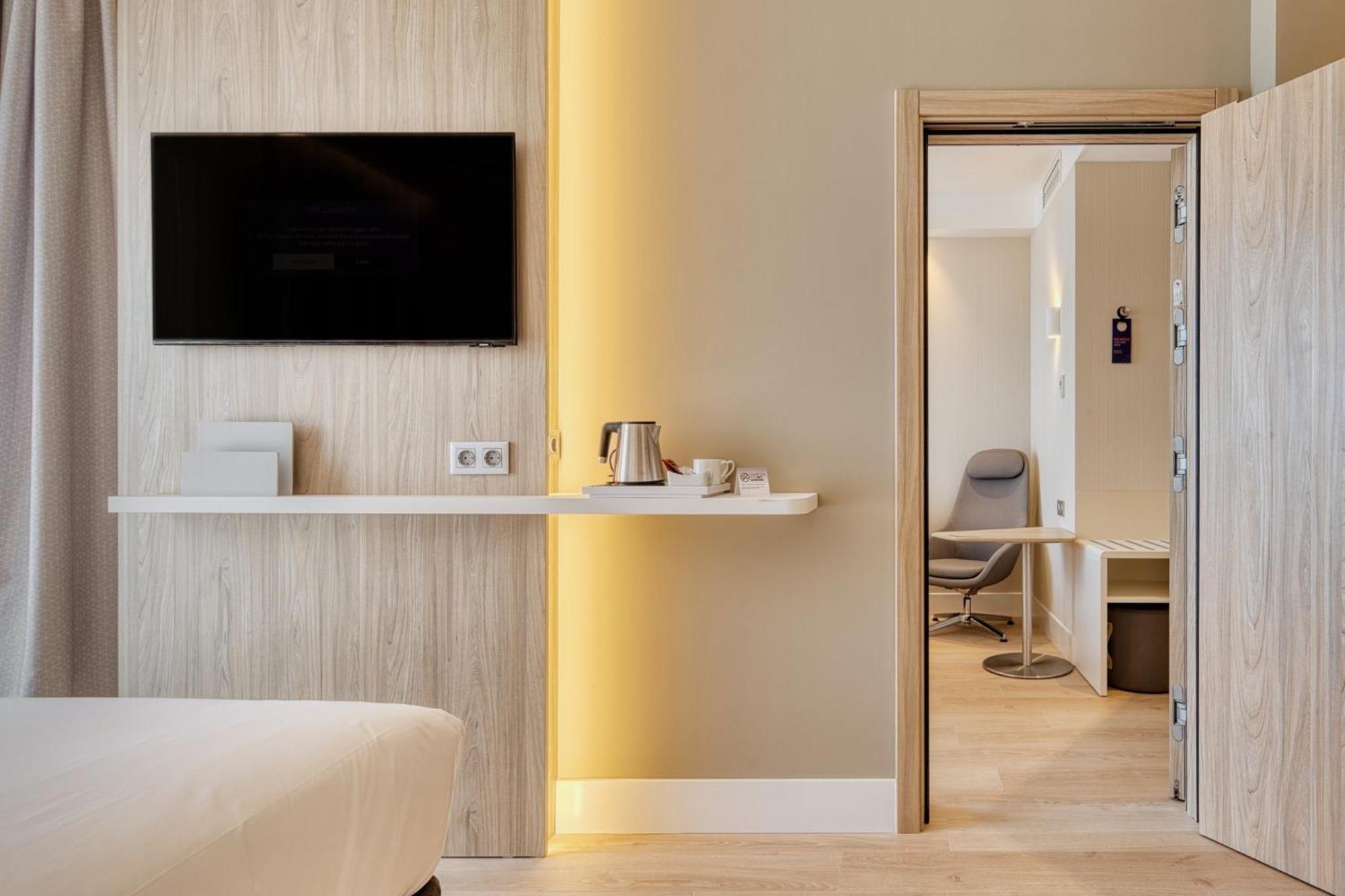 Holiday Inn Express - Madrid - Airport By Ihg Exterior photo