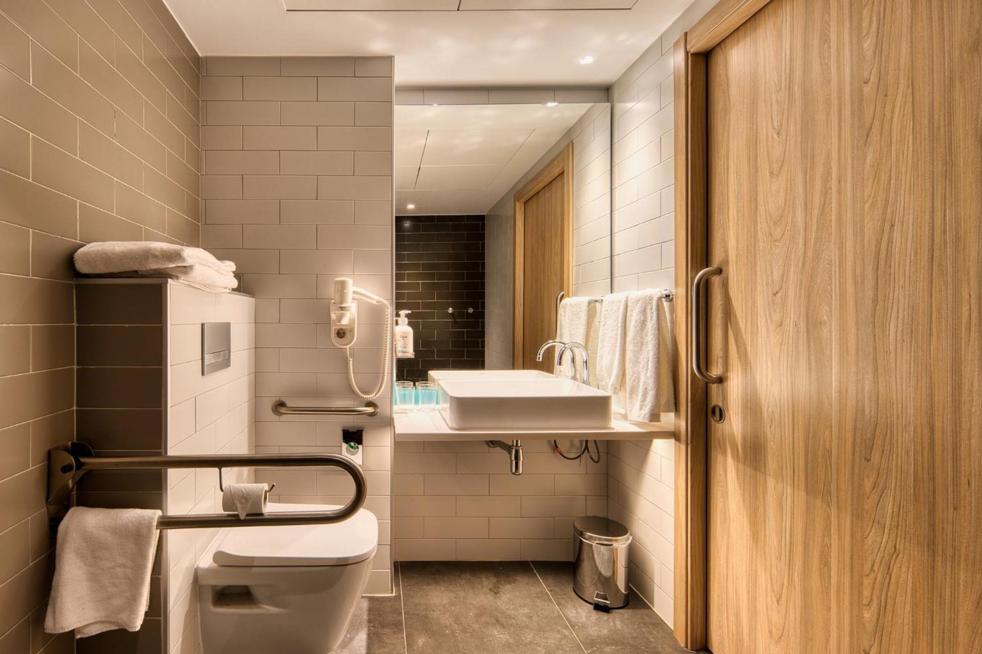 Holiday Inn Express - Madrid - Airport By Ihg Exterior photo